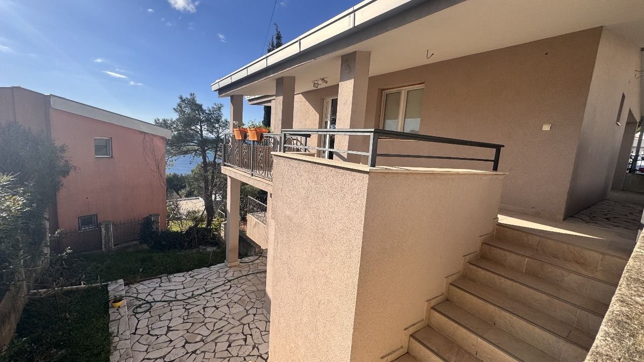 amforaproperty.com/Kuća 220 m² sa panoramskim pogledom na more – Bar, Zeleni pojas