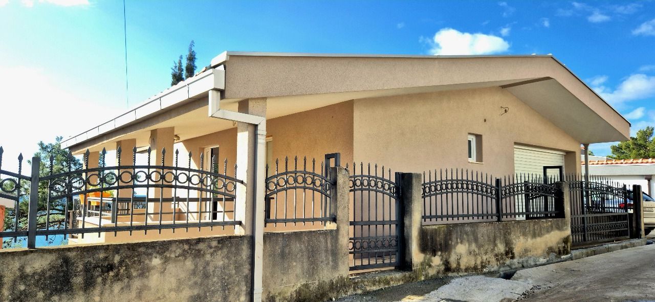 amforaproperty.com/Kuća 220 m² sa panoramskim pogledom na more – Bar, Zeleni pojas