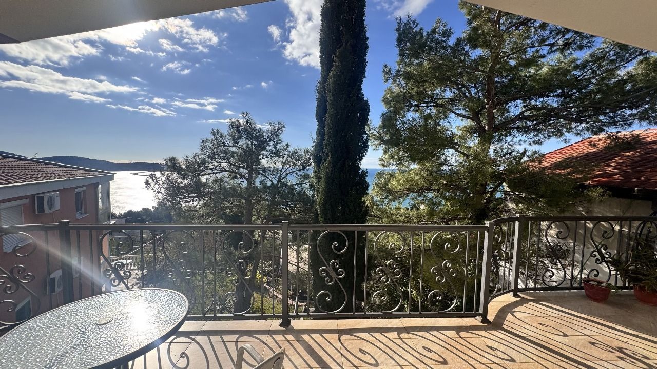 amforaproperty.com/Kuća 220 m² sa panoramskim pogledom na more – Bar, Zeleni pojas