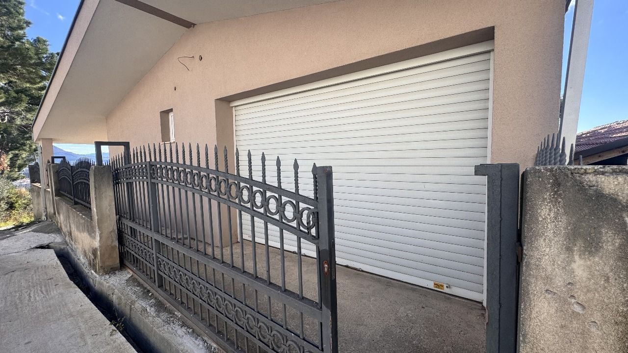 amforaproperty.com/Kuća 220 m² sa panoramskim pogledom na more – Bar, Zeleni pojas