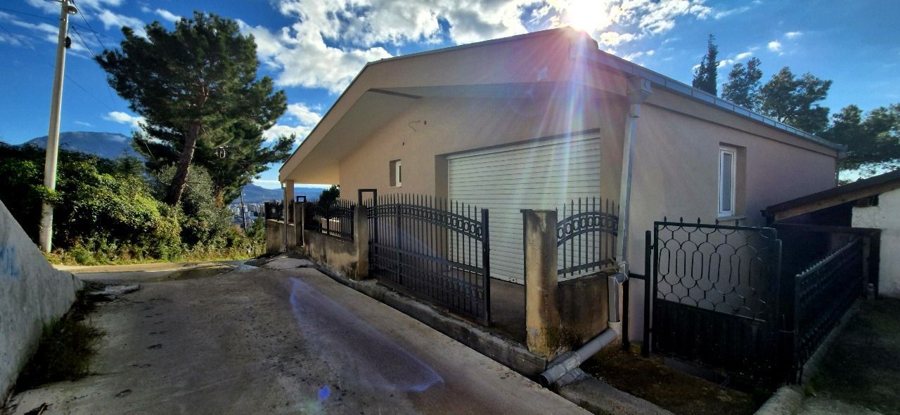 amforaproperty.com/Kuća 220 m² sa panoramskim pogledom na more – Bar, Zeleni pojas