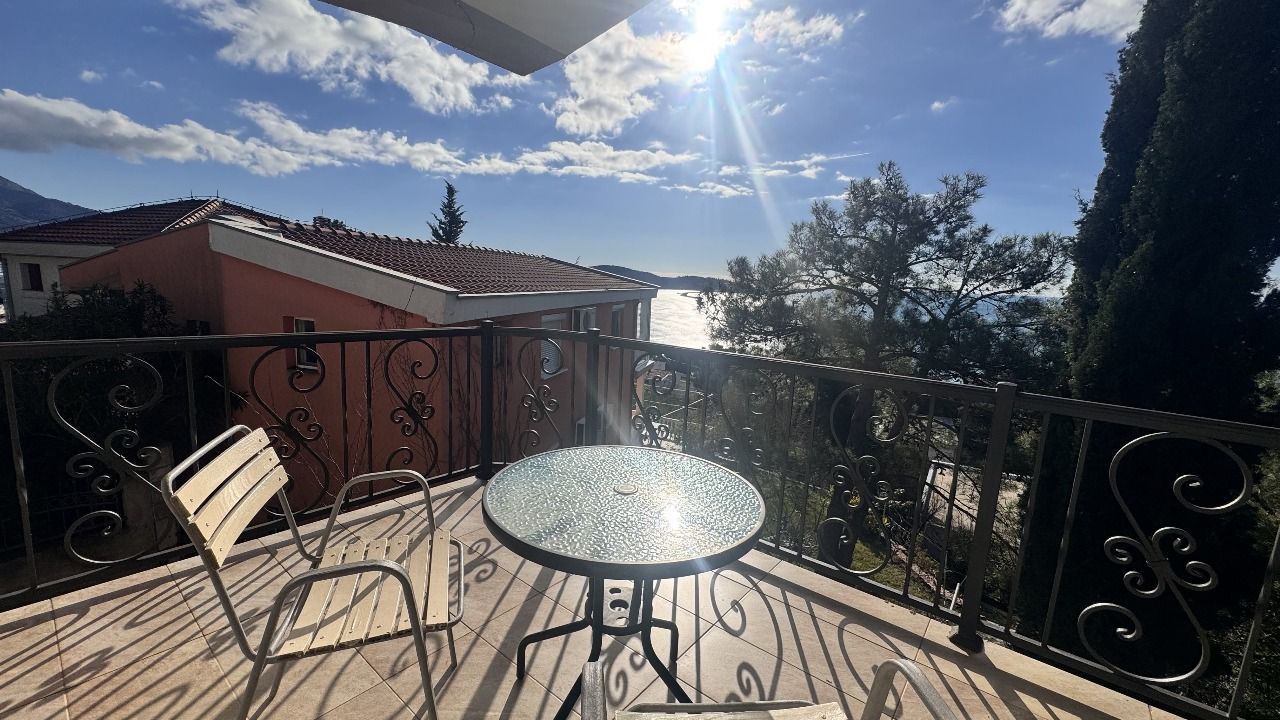 amforaproperty.com/Kuća 220 m² sa panoramskim pogledom na more – Bar, Zeleni pojas
