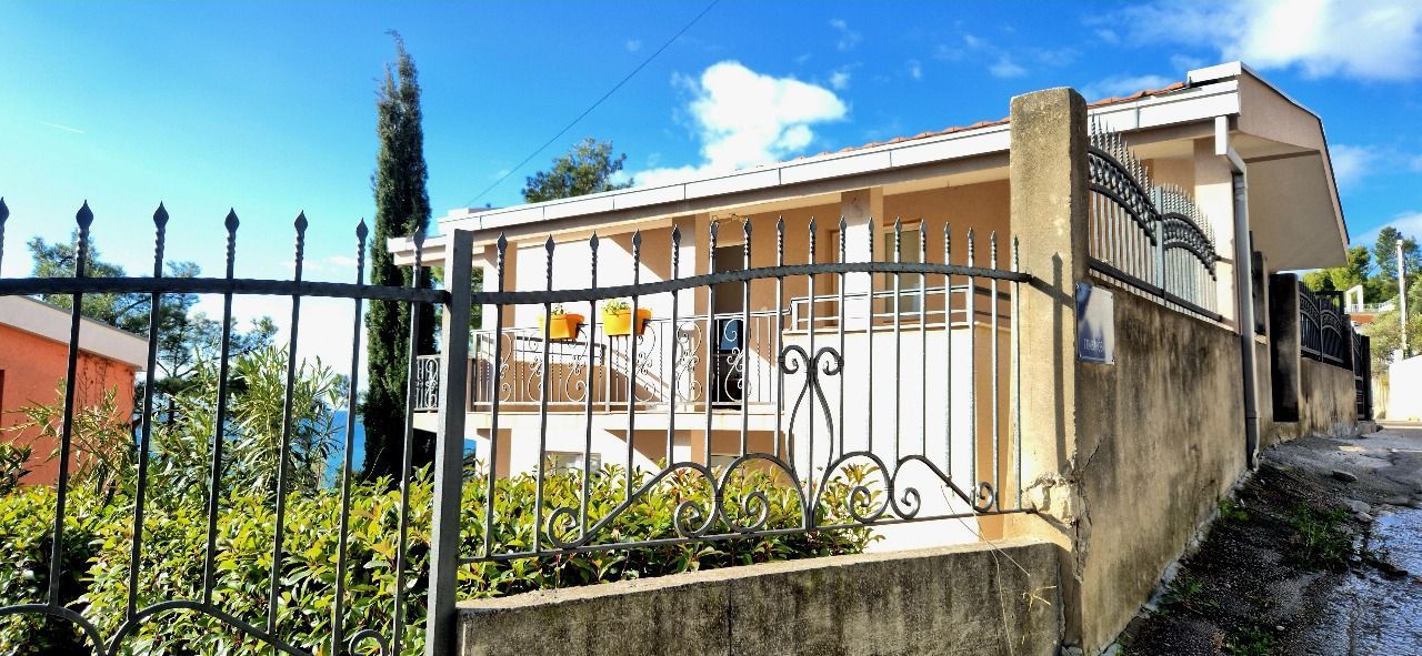 amforaproperty.com/Kuća 220 m² sa panoramskim pogledom na more – Bar, Zeleni pojas