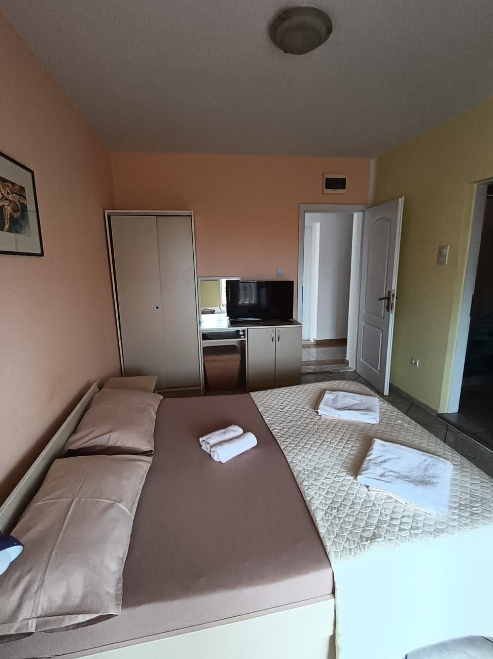 amforaproperty.com/Velika apartmanska kuća 700 m² sa pogledom na more, 350 m od plaže – Petrovac, Budva