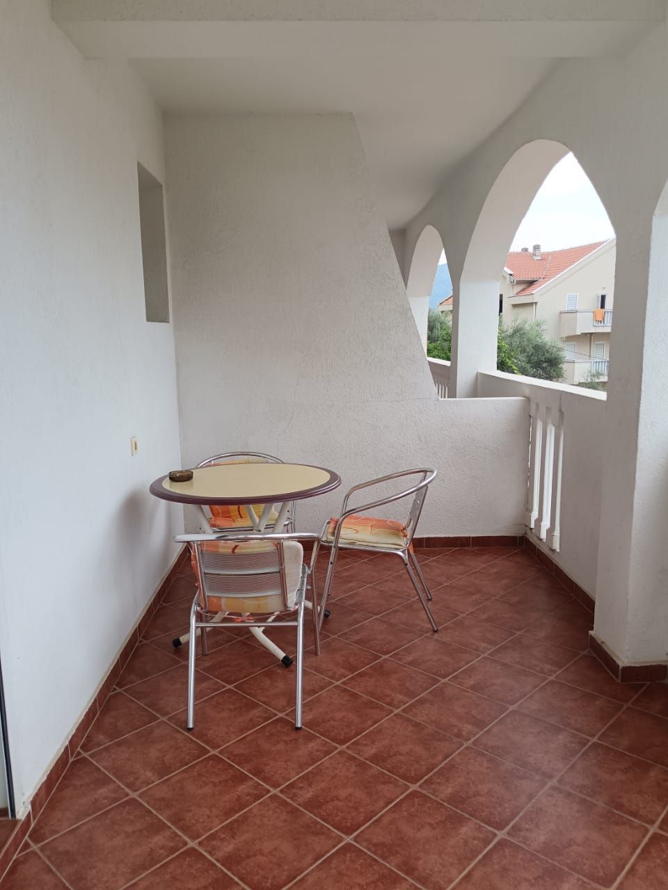 amforaproperty.com/Velika apartmanska kuća 700 m² sa pogledom na more, 350 m od plaže – Petrovac, Budva