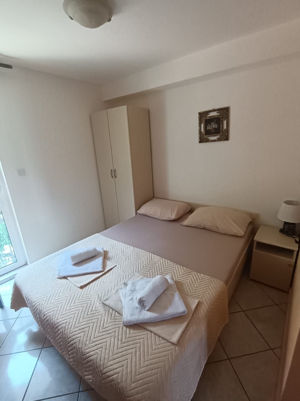 amforaproperty.com/Velika apartmanska kuća 700 m² sa pogledom na more, 350 m od plaže – Petrovac, Budva