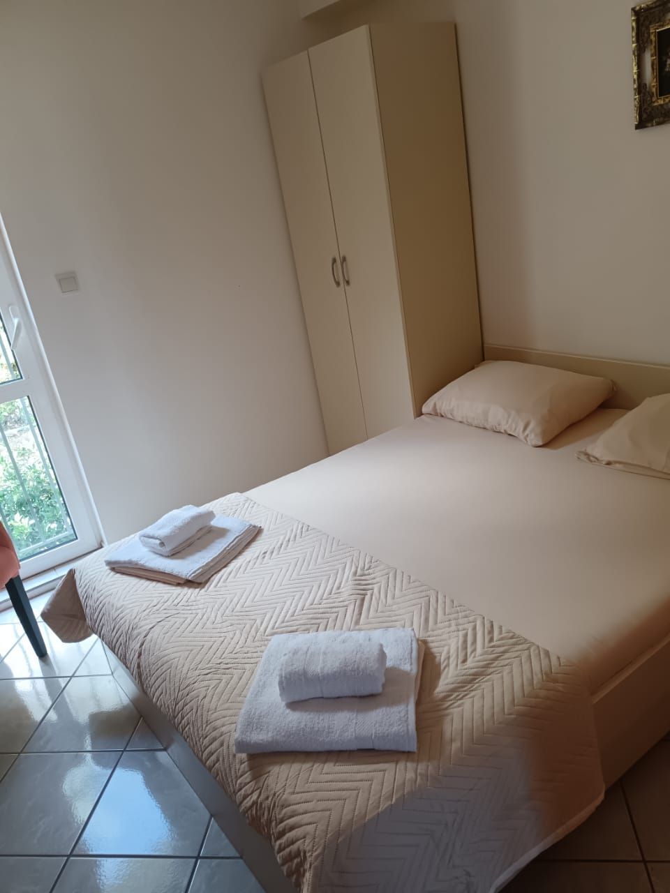 amforaproperty.com/Velika apartmanska kuća 700 m² sa pogledom na more, 350 m od plaže – Petrovac, Budva