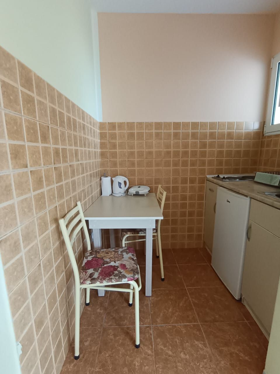 amforaproperty.com/Velika apartmanska kuća 700 m² sa pogledom na more, 350 m od plaže – Petrovac, Budva