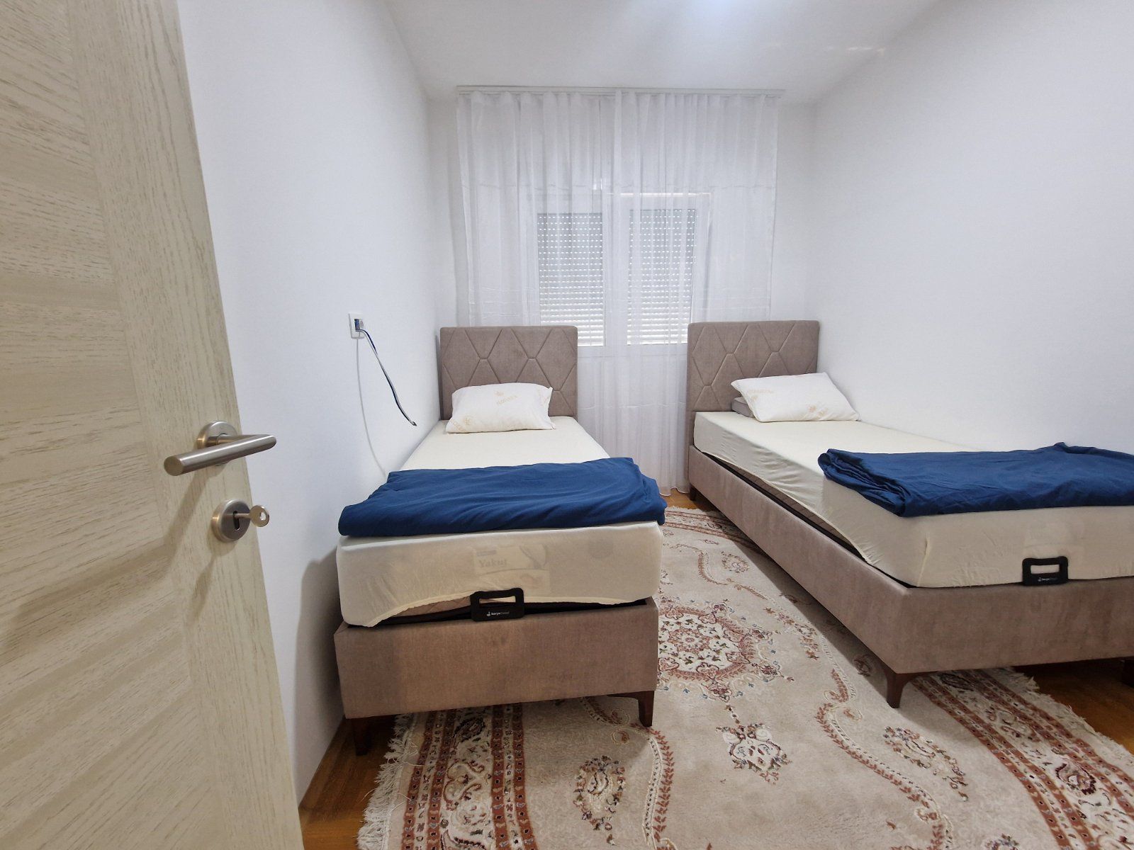 amforaproperty.com/Nov moderno opremljen dvosoban stan kod autobuske stanice u Budvi (NA DUZI PERIOD)