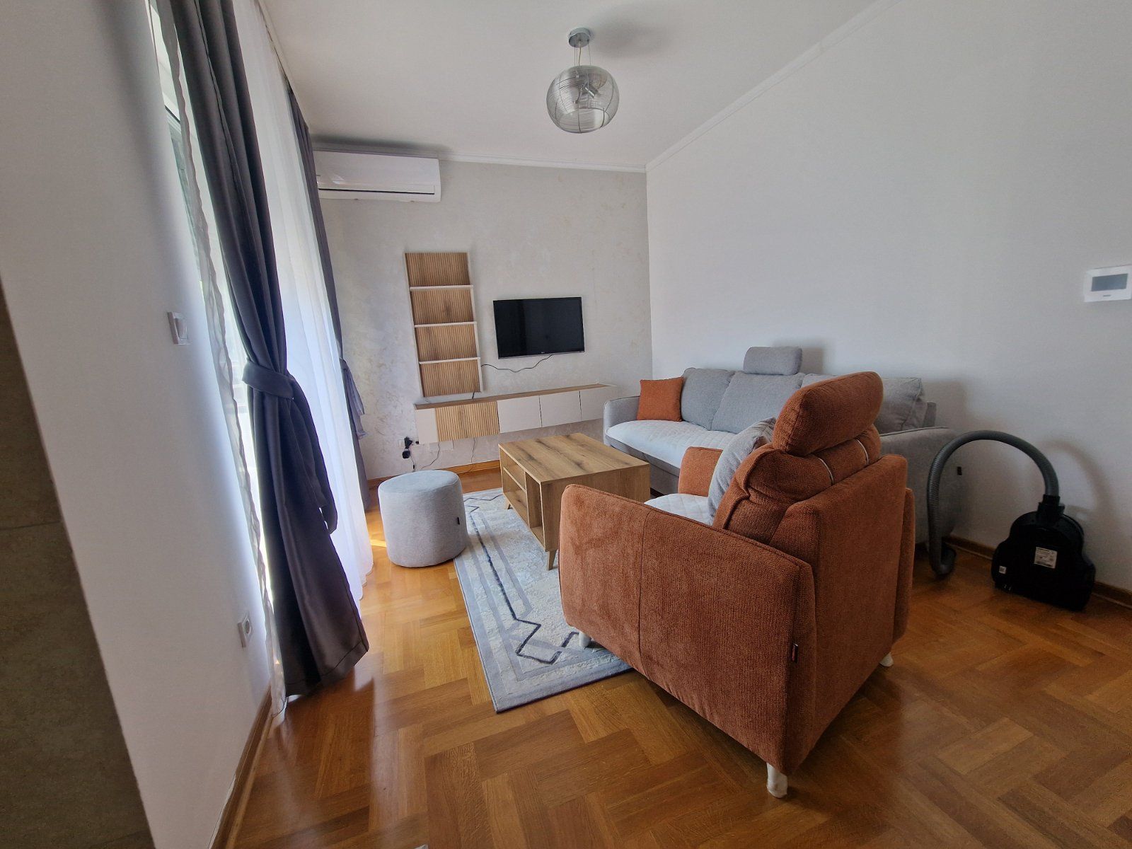amforaproperty.com/Nov moderno opremljen dvosoban stan kod autobuske stanice u Budvi (NA DUZI PERIOD)