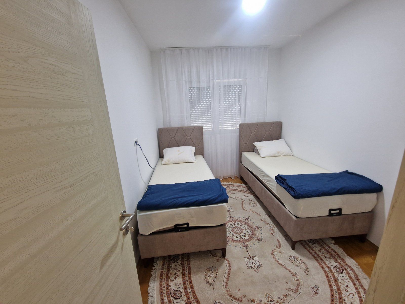 amforaproperty.com/Nov moderno opremljen dvosoban stan kod autobuske stanice u Budvi (NA DUZI PERIOD)