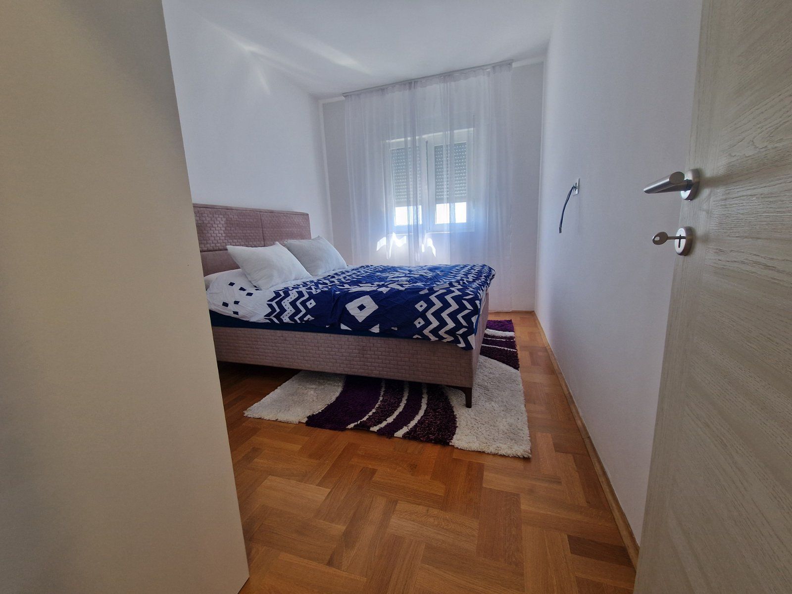 amforaproperty.com/Nov moderno opremljen dvosoban stan kod autobuske stanice u Budvi (NA DUZI PERIOD)