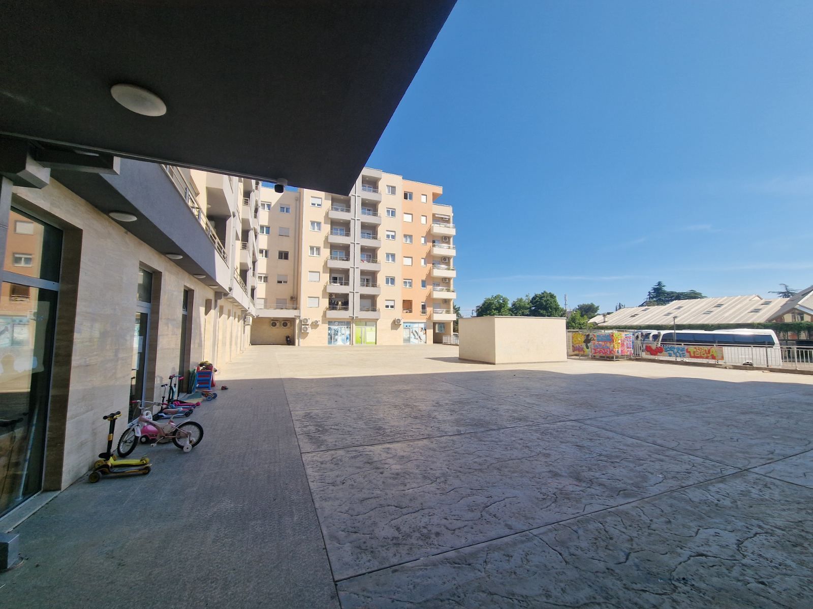 amforaproperty.com/Nov moderno opremljen dvosoban stan kod autobuske stanice u Budvi (NA DUZI PERIOD)