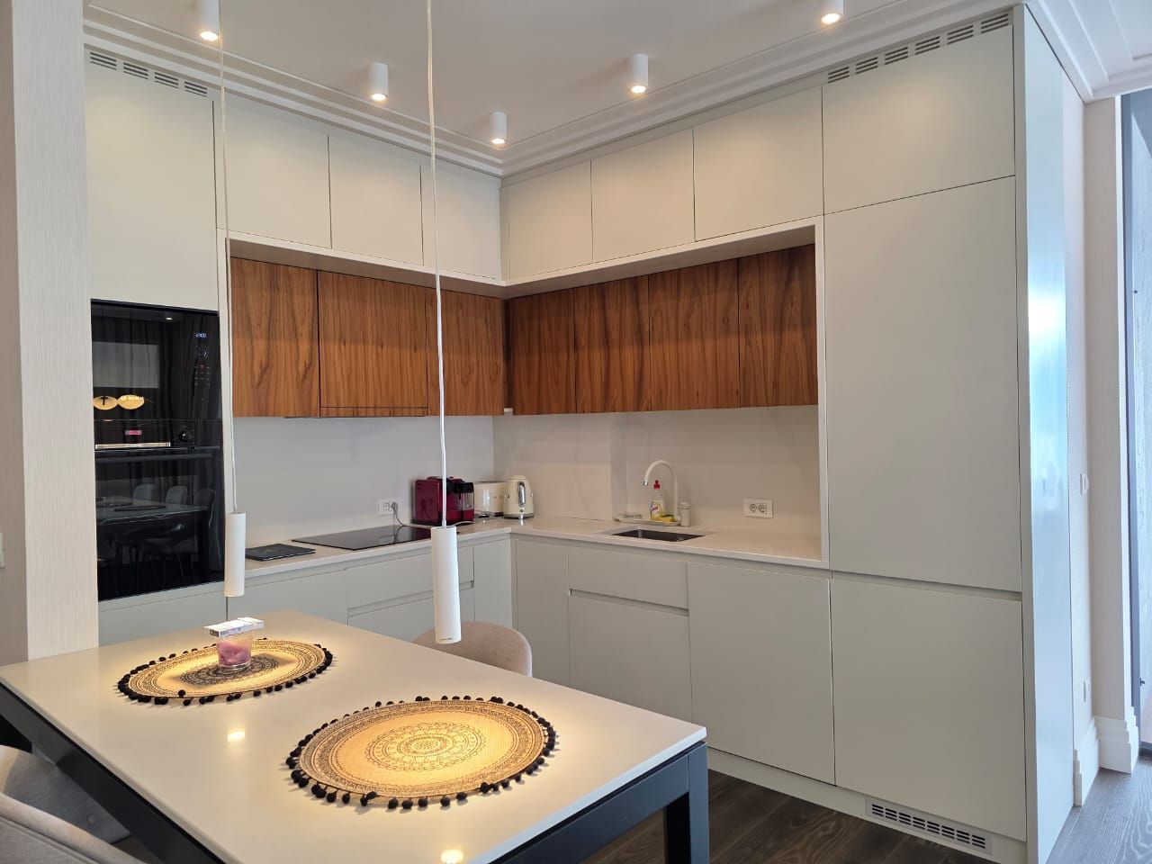 amforaproperty.com/Budva, Royal Gardens – Luksuzan trosoban penthouse 137m² sa đakuzijem i pogledom na more