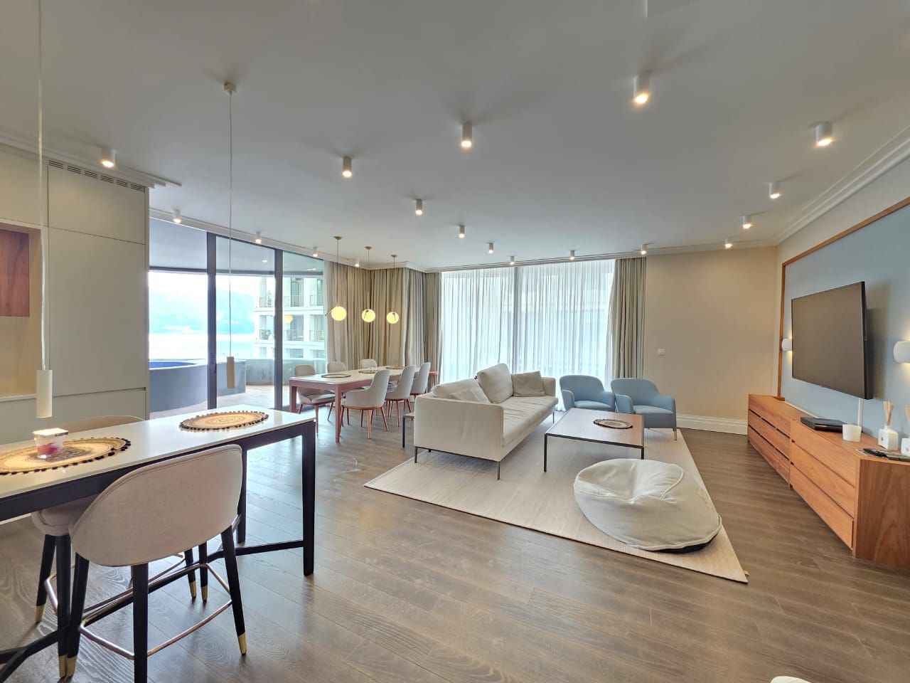 amforaproperty.com/Budva, Royal Gardens – Luksuzan trosoban penthouse 137m² sa đakuzijem i pogledom na more