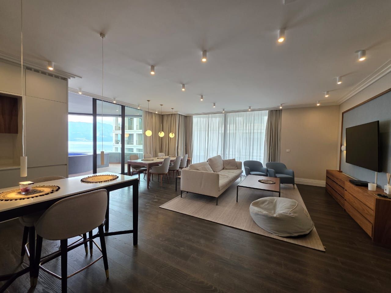amforaproperty.com/Budva, Royal Gardens – Luksuzan trosoban penthouse 137m² sa đakuzijem i pogledom na more