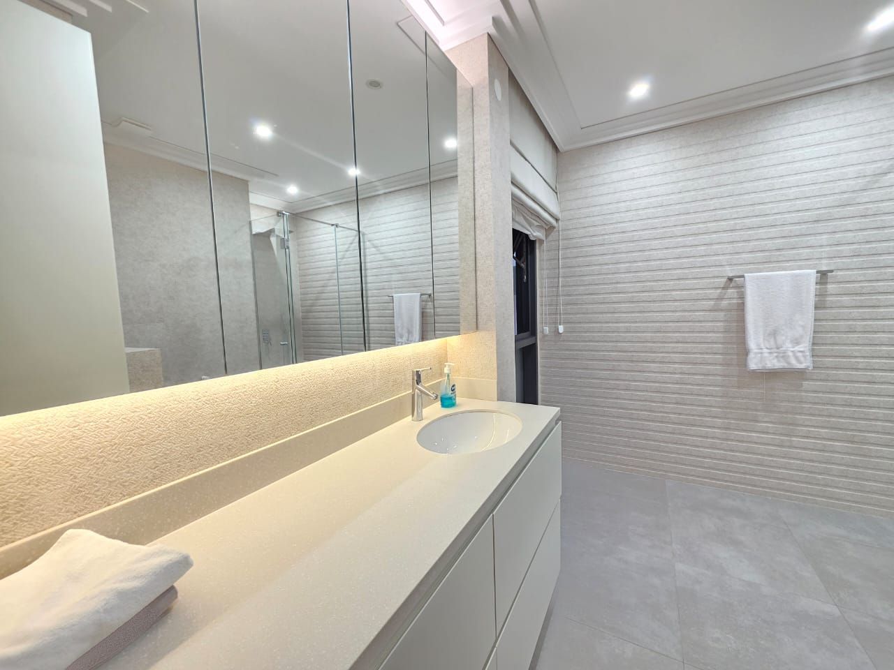 amforaproperty.com/Budva, Royal Gardens – Luksuzan trosoban penthouse 137m² sa đakuzijem i pogledom na more