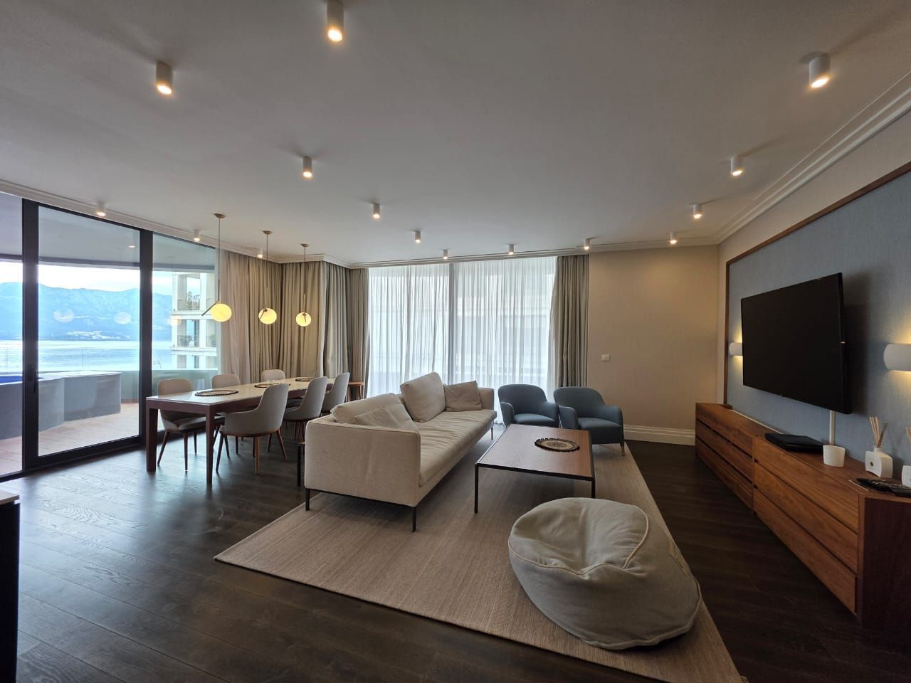 amforaproperty.com/Budva, Royal Gardens – Luksuzan trosoban penthouse 137m² sa đakuzijem i pogledom na more