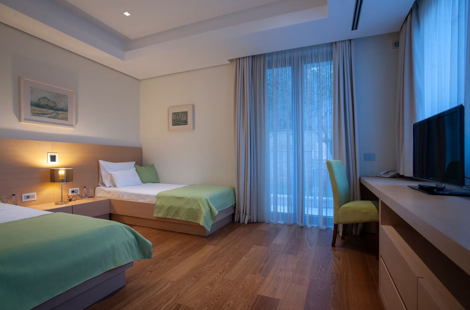 amforaproperty.com/Ekskluzivni dvosoban apartman 180m2 sa SPA sadržajima i panoramskim pogledom – Budva,centar (NA DUZI PERIOD)