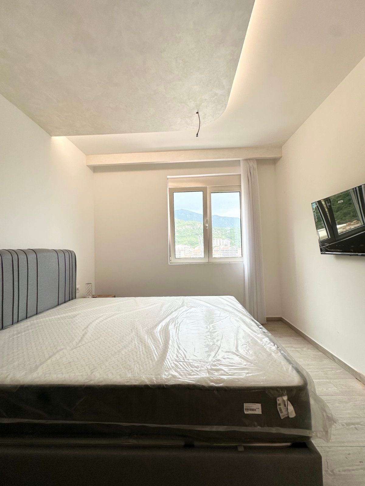 amforaproperty.com/Nov,luksuzno opremljen dvosoban stan sa pogledom na more – 75 m², Bečići
