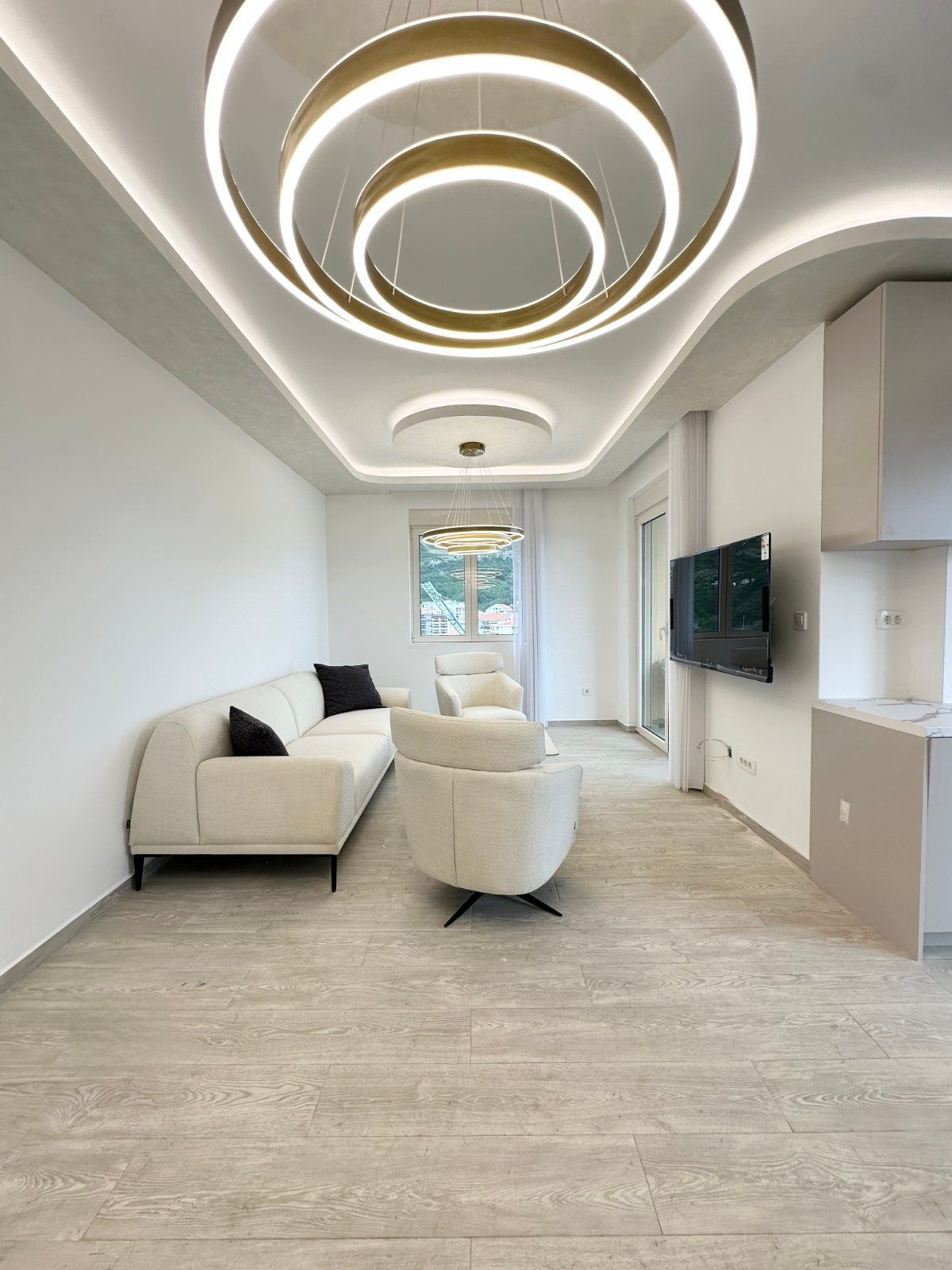 amforaproperty.com/Nov,luksuzno opremljen dvosoban stan sa pogledom na more – 75 m², Bečići