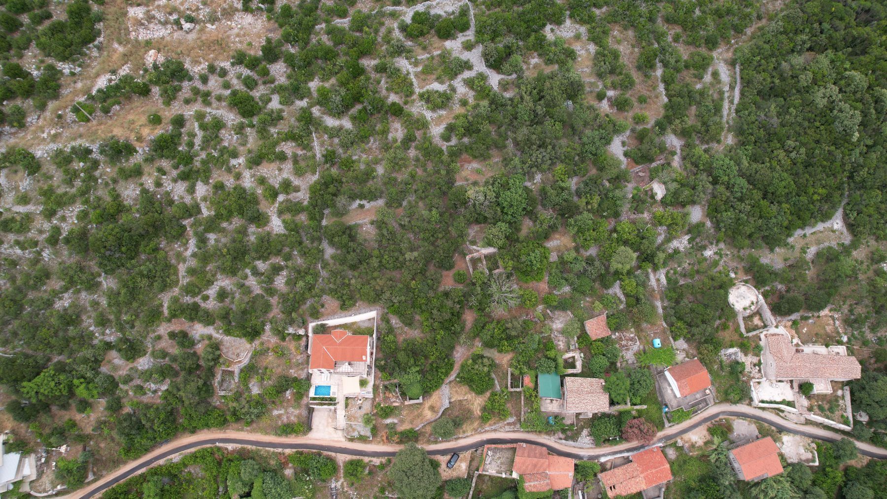 amforaproperty.com/Neurbanizovan plac 1500m2 u Zagori, Kotor
