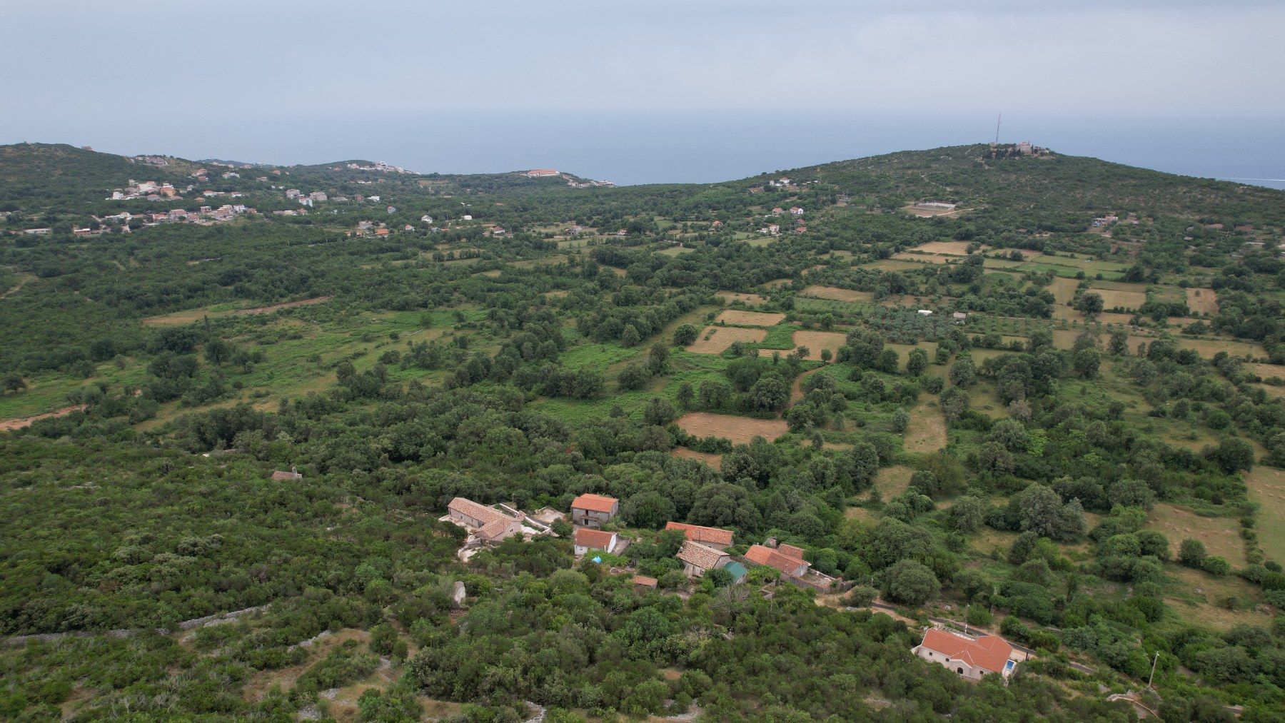 amforaproperty.com/Neurbanizovan plac 1500m2 u Zagori, Kotor