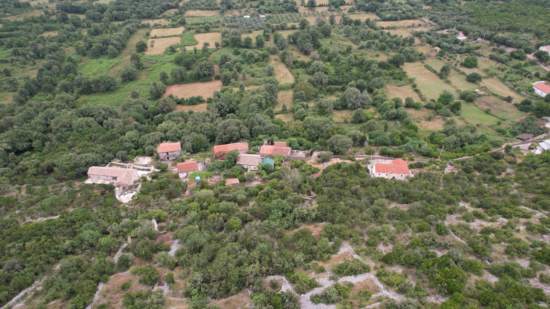 amforaproperty.com/Neurbanizovan plac 1500m2 u Zagori, Kotor