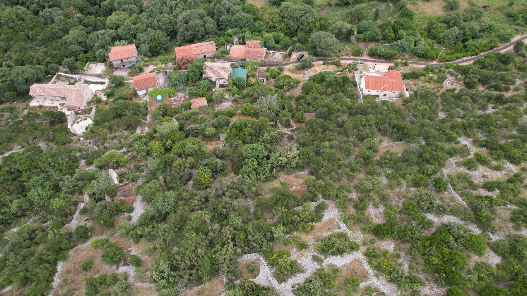 amforaproperty.com/Neurbanizovan plac 1500m2 u Zagori, Kotor