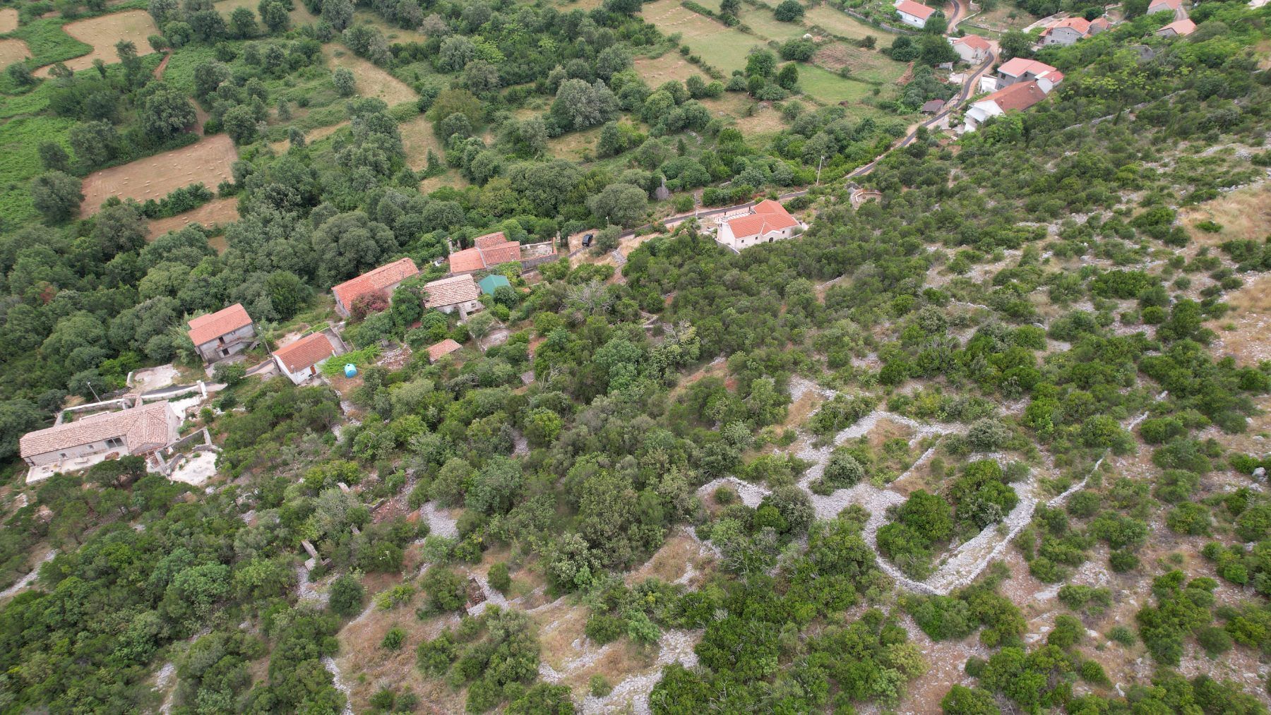amforaproperty.com/Neurbanizovan plac 1500m2 u Zagori, Kotor