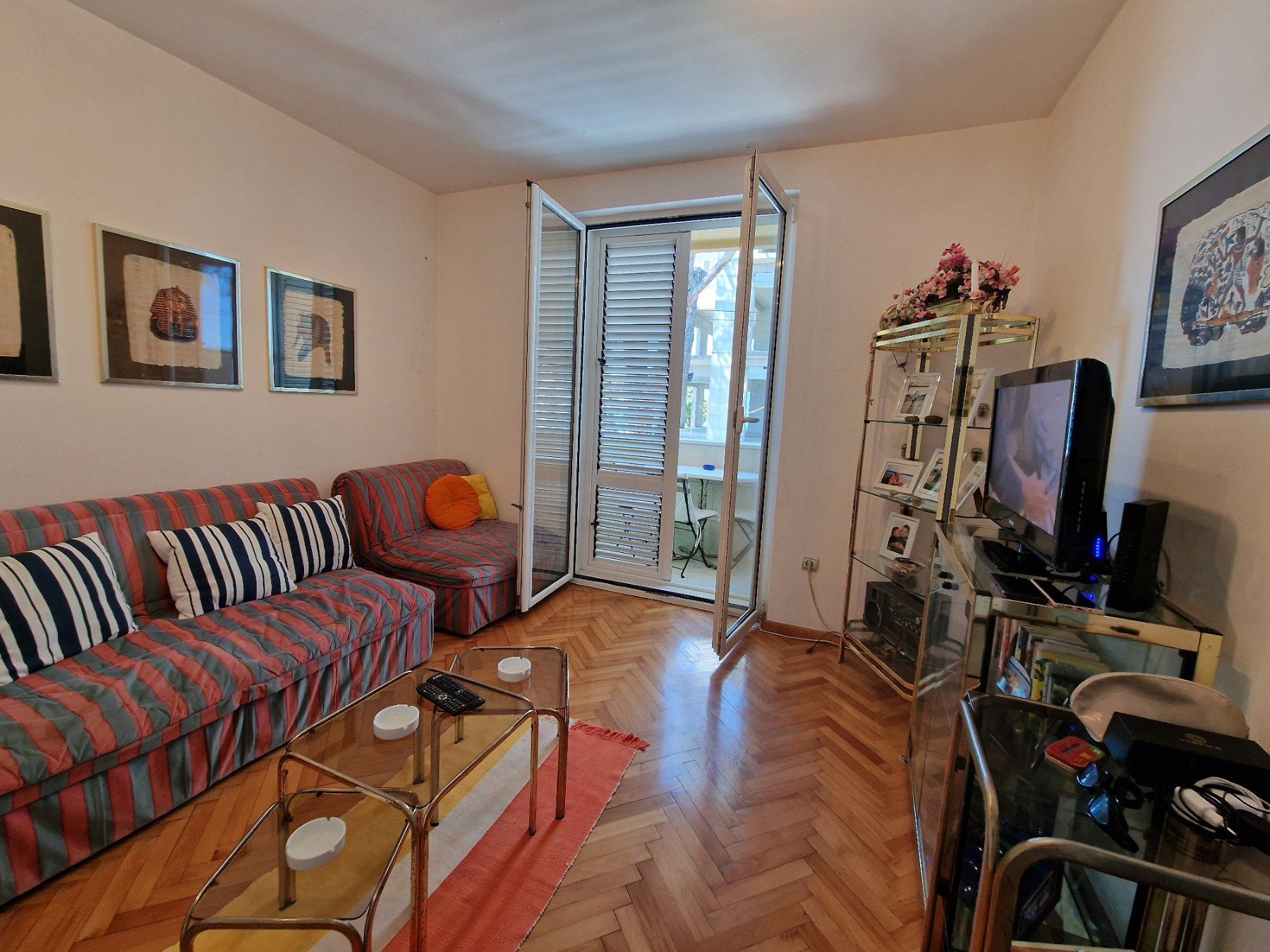 amforaproperty.com/Jednosoban Namešten Stan 47m2 sa Pogledom na More na Prvoj Liniji u Tivtu