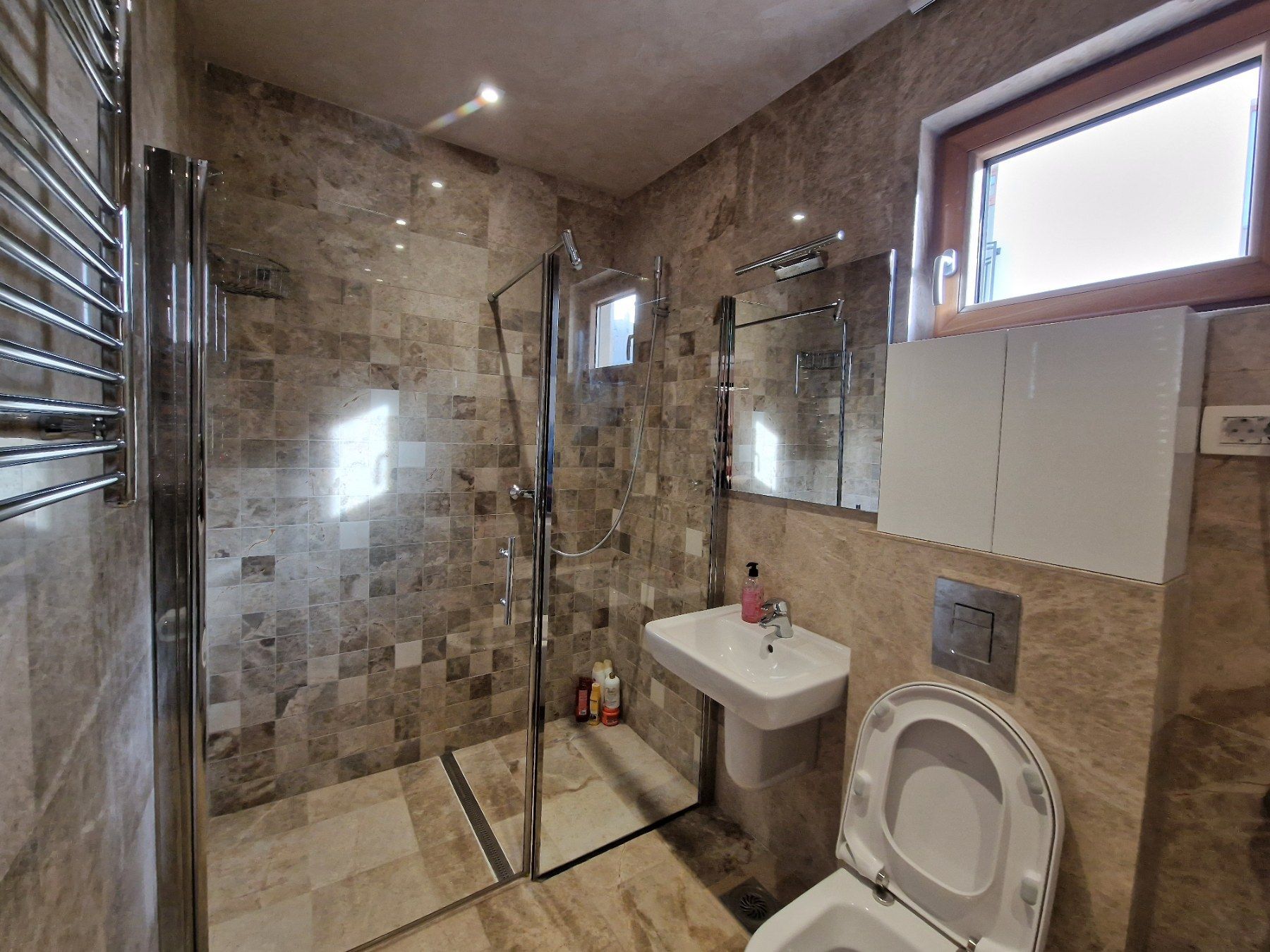amforaproperty.com/Przno-Luksuzan jednosoban stan 68m2 (na duzi period)