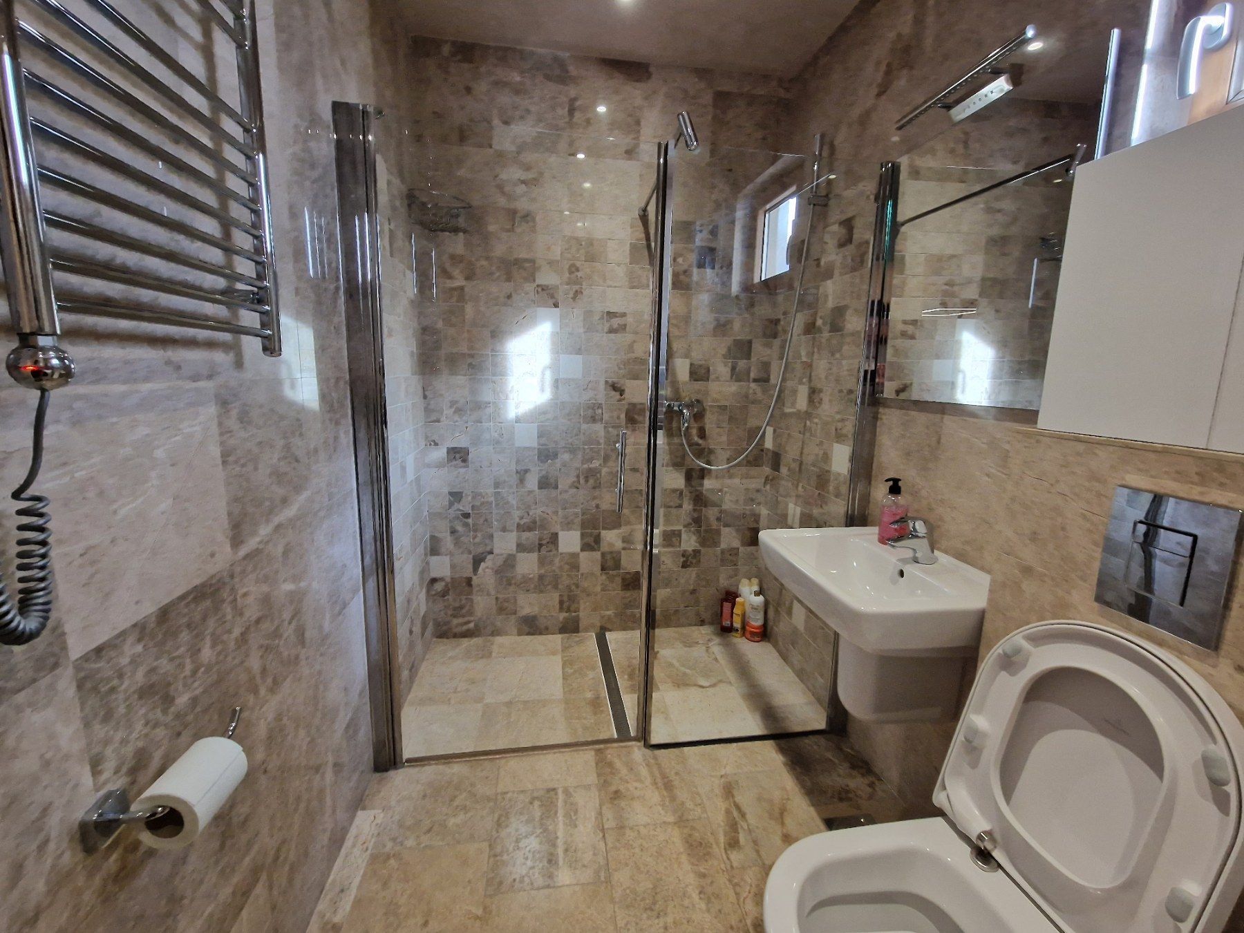 amforaproperty.com/Przno-Luksuzan jednosoban stan 68m2 (na duzi period)