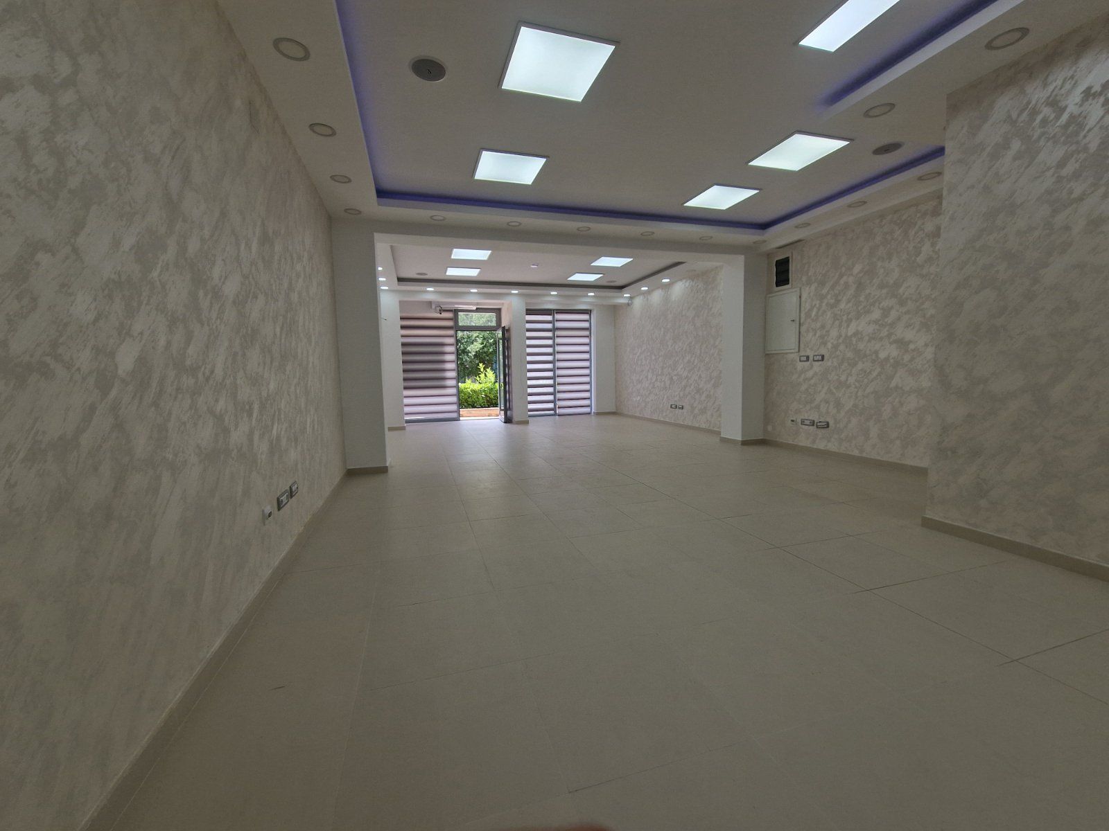 amfora/Poslovni prostor 93 m² sa magacinom i 9 parking mesta na atraktivnoj lokaciji – Rozino, Budva (na duzi period)