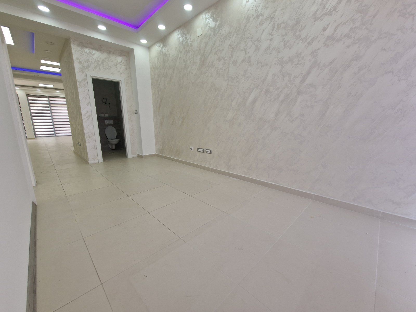 amforaproperty.com/Poslovni prostor 93 m² sa magacinom i 9 parking mesta na atraktivnoj lokaciji – Rozino, Budva (na duzi period)