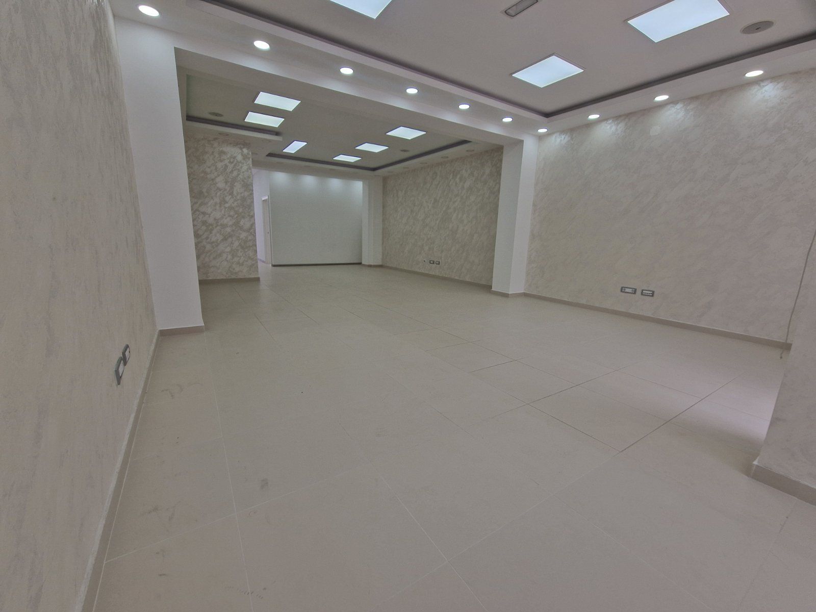 amforaproperty.com/Poslovni prostor 93 m² sa magacinom i 9 parking mesta na atraktivnoj lokaciji – Rozino, Budva (na duzi period)
