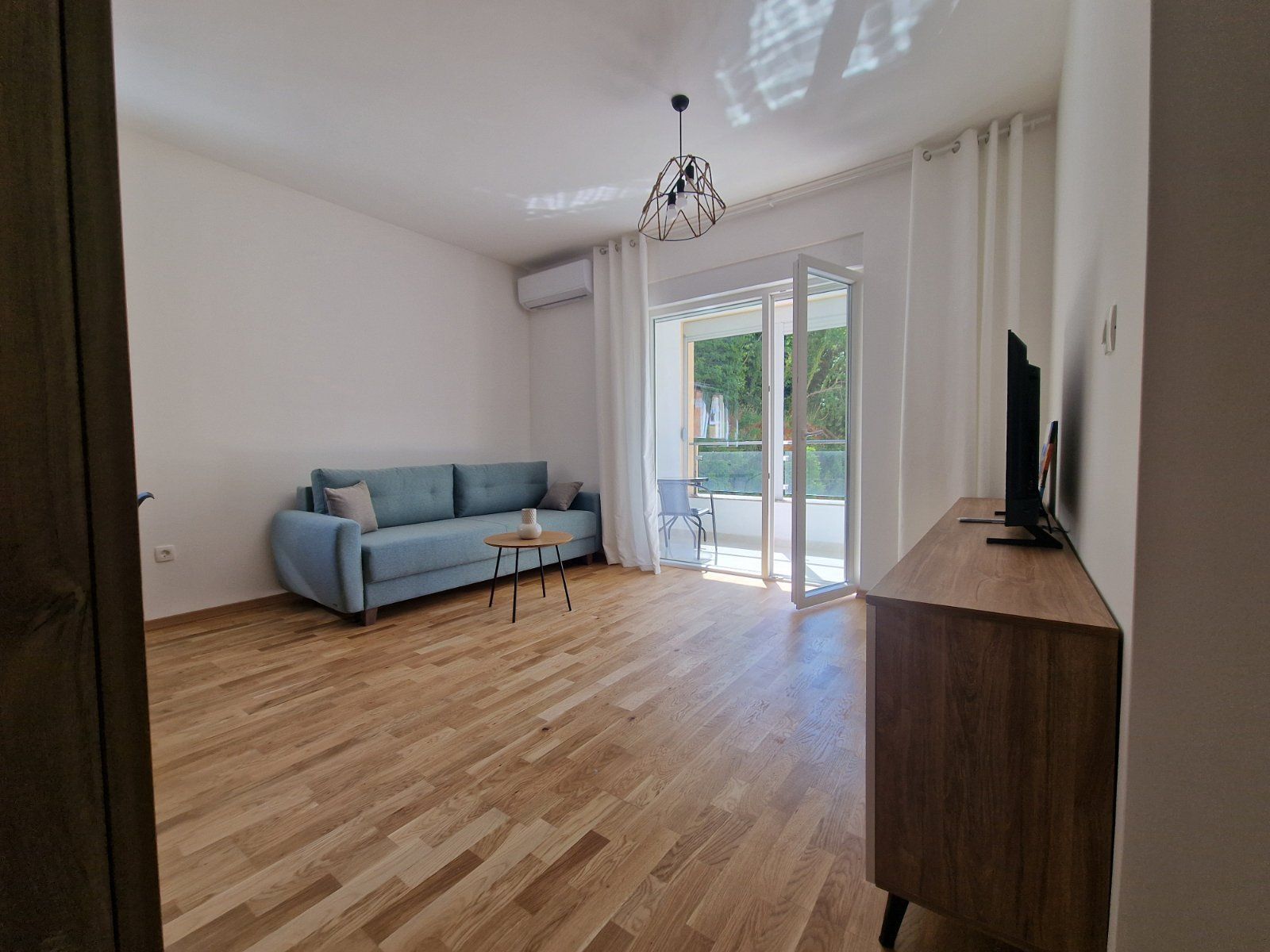 amforaproperty.com/Nov,moderno opremljen jednosoban stan u Becicima (Dostupan od 22.06.2025 na duzi period)