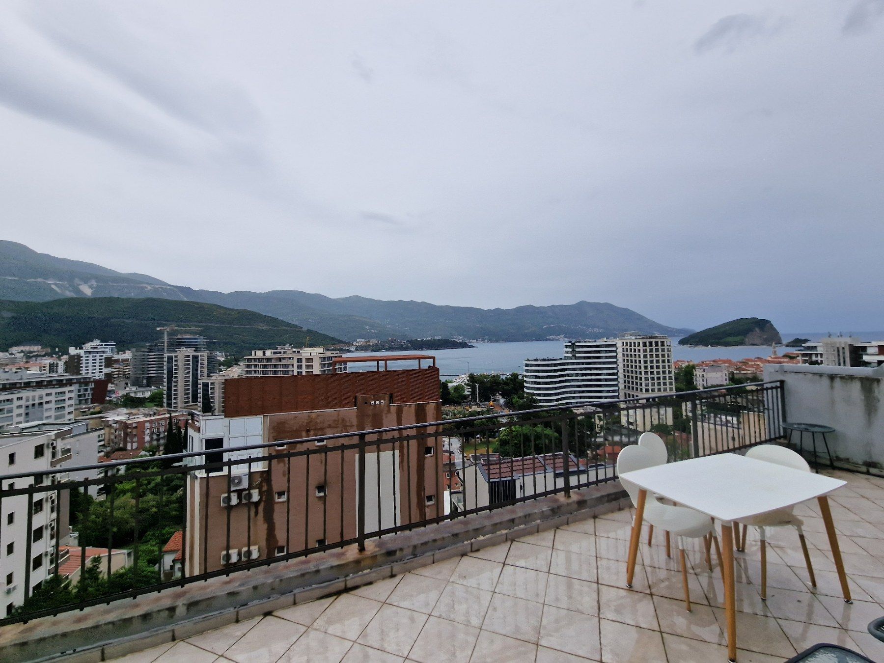 amforaproperty.com/Namesten stan 107m2 sa panoramskim pogledom na more -Babin Do,Budva