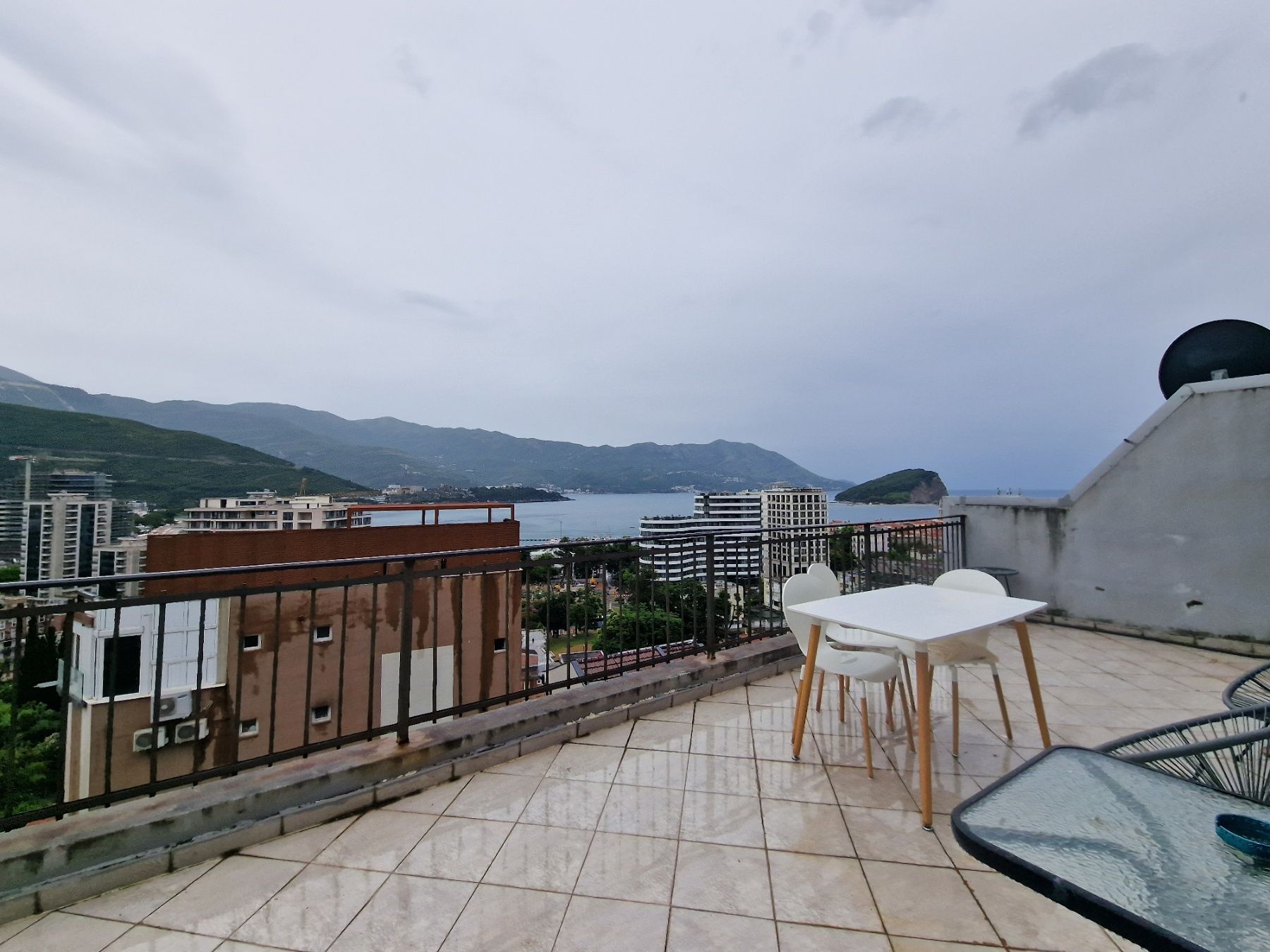 amforaproperty.com/Namesten stan 107m2 sa panoramskim pogledom na more -Babin Do,Budva
