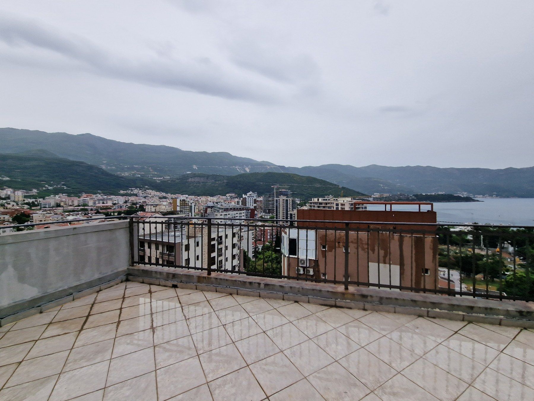 amforaproperty.com/Namesten stan 107m2 sa panoramskim pogledom na more -Babin Do,Budva