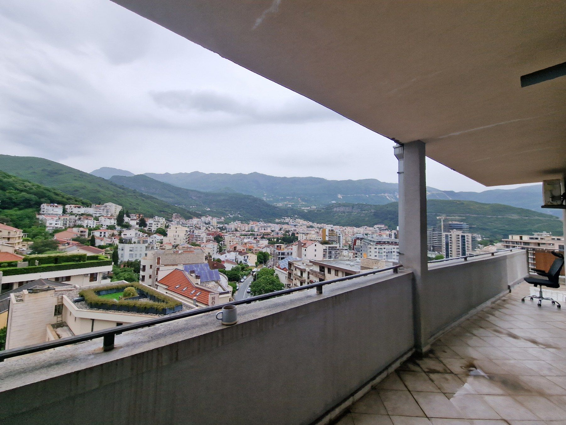 amforaproperty.com/Namesten stan 107m2 sa panoramskim pogledom na more -Babin Do,Budva