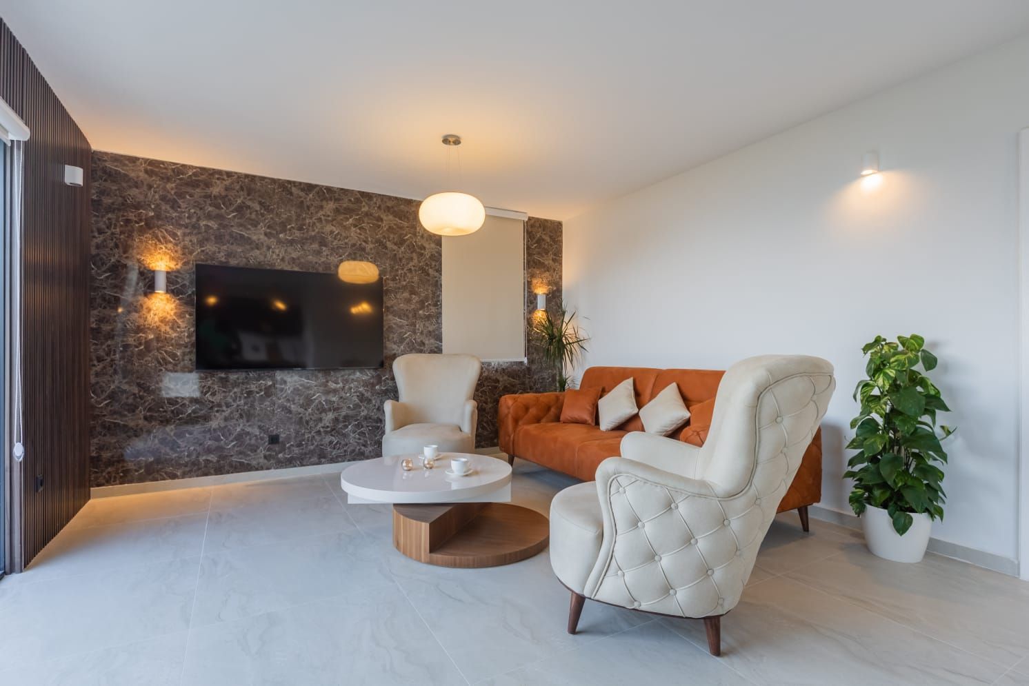 amforaproperty.com/Luksuzna vila od 300 m² sa bazenom i panoramskim pogledom na more na prodaju – Markovići, Budva (na duzi period)