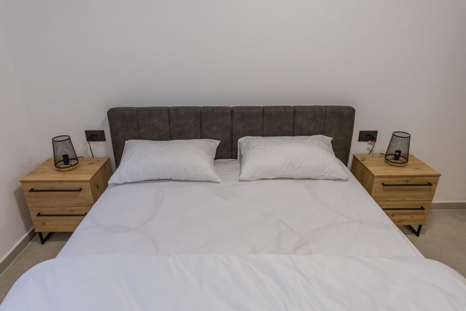 amforaproperty.com/Luksuzna vila od 300 m² sa bazenom i panoramskim pogledom na more na prodaju – Markovići, Budva (na duzi period)