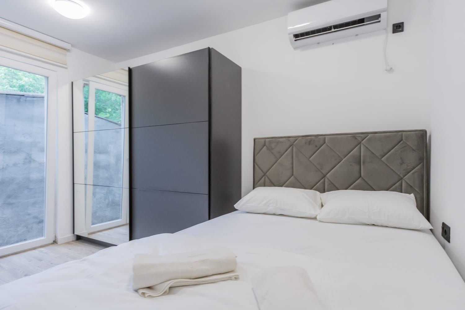 amforaproperty.com/Luksuzna vila od 300 m² sa bazenom i panoramskim pogledom na more na prodaju – Markovići, Budva (na duzi period)
