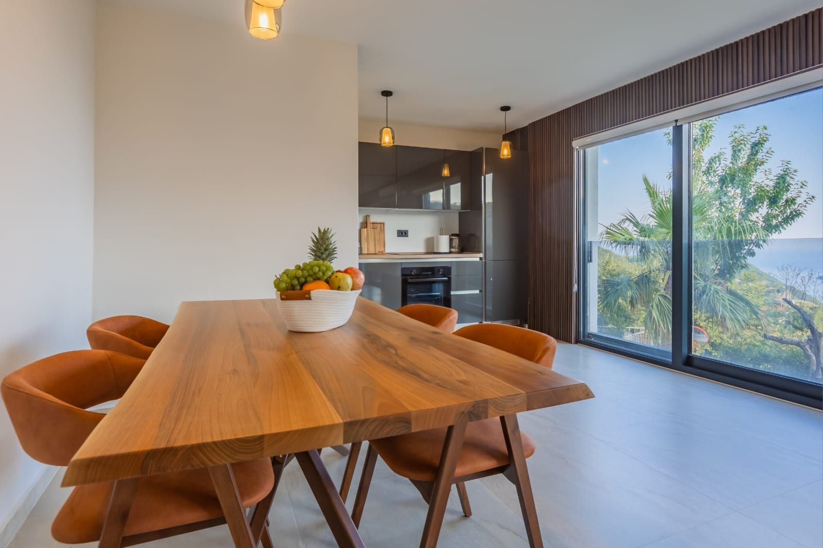 amforaproperty.com/Luksuzna vila od 300 m² sa bazenom i panoramskim pogledom na more na prodaju – Markovići, Budva (na duzi period)