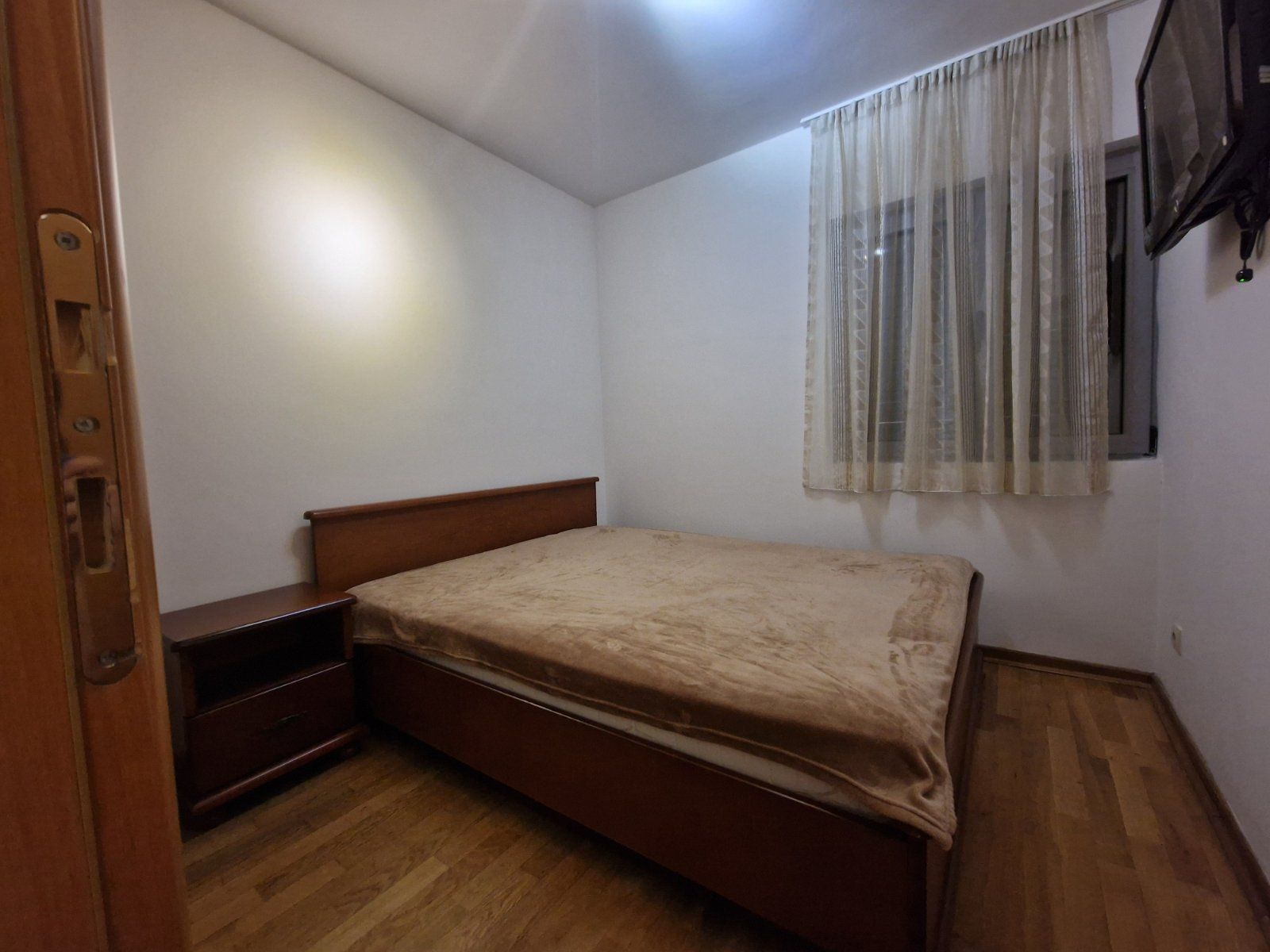 amforaproperty.com/Trosoban stan 120m2 u centru Budve (na duzi period)