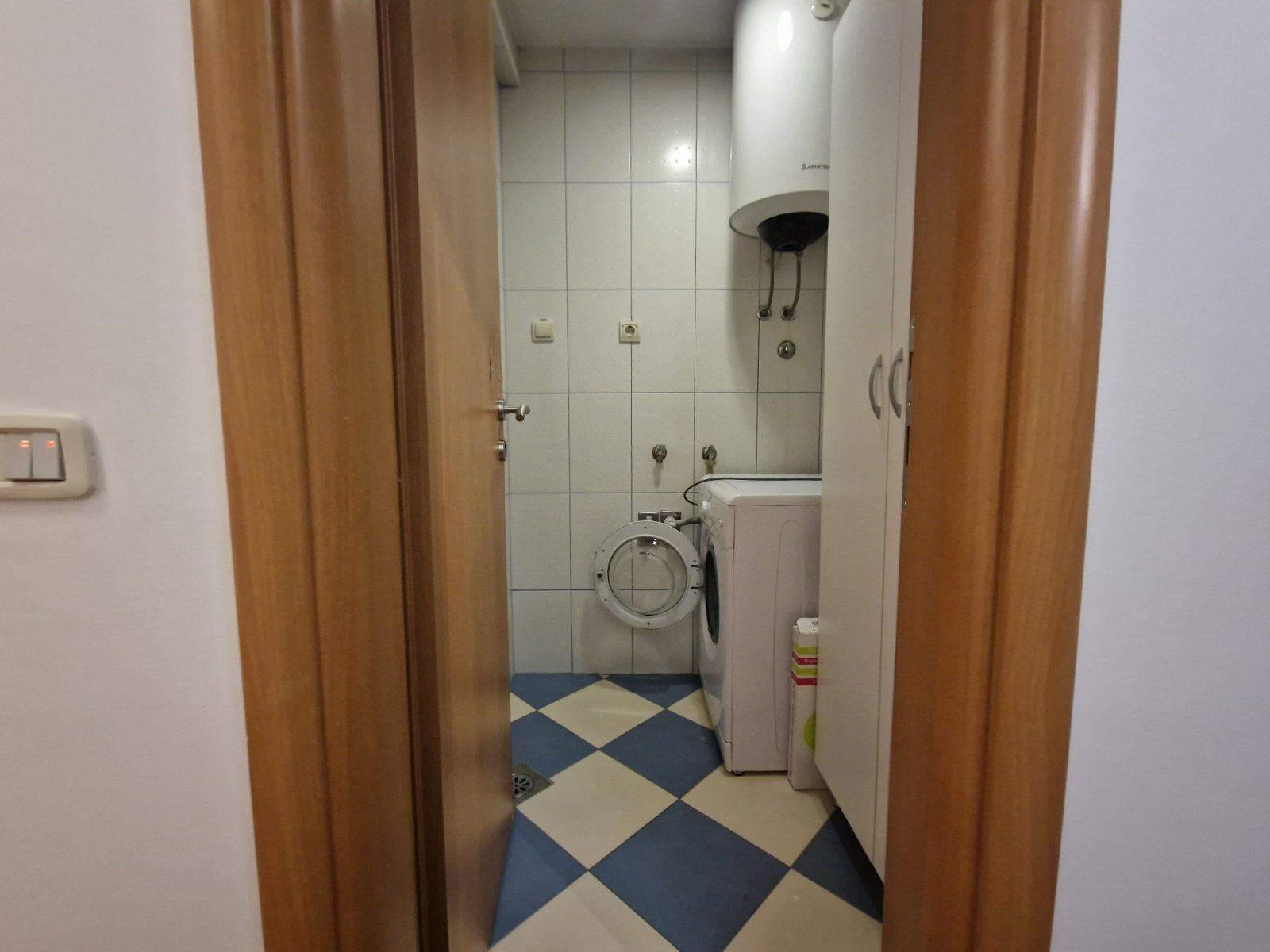 amforaproperty.com/Trosoban stan 120m2 u centru Budve (na duzi period)