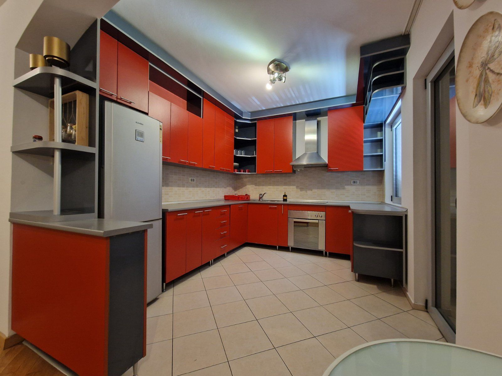 amforaproperty.com/Trosoban stan 120m2 u centru Budve (na duzi period)