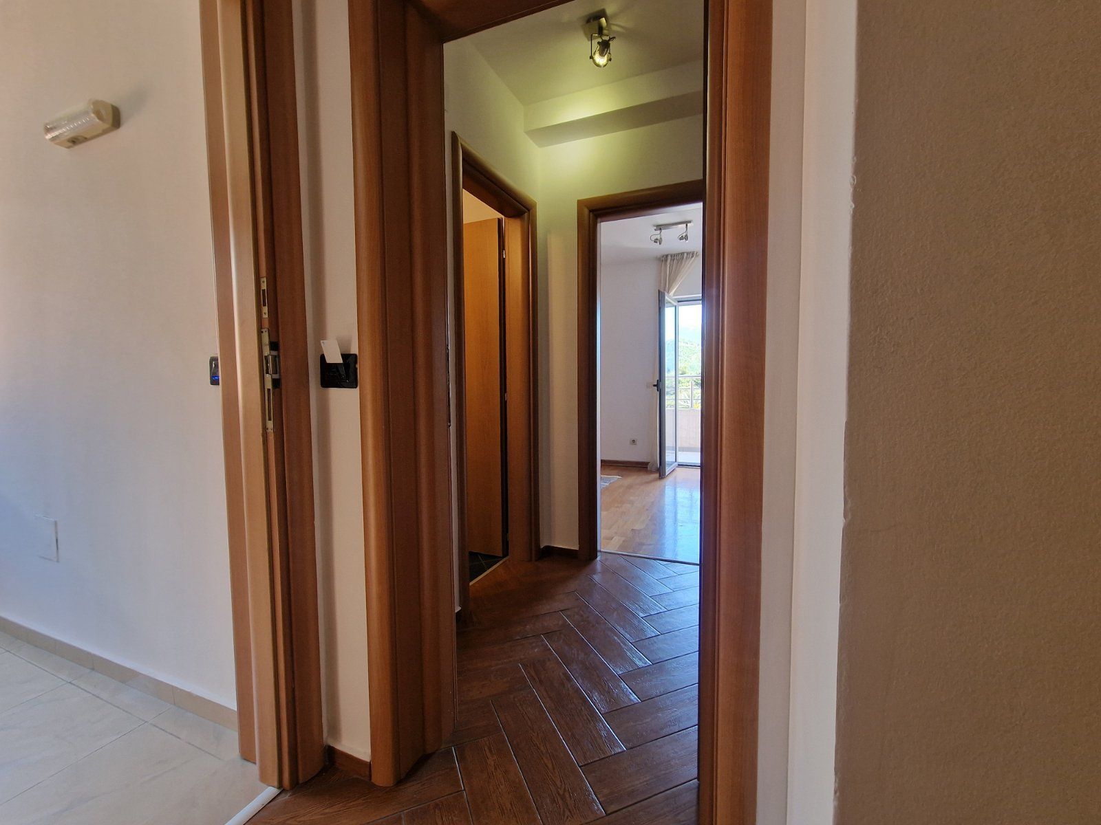 amforaproperty.com/Trosoban stan 120m2 u centru Budve (na duzi period)