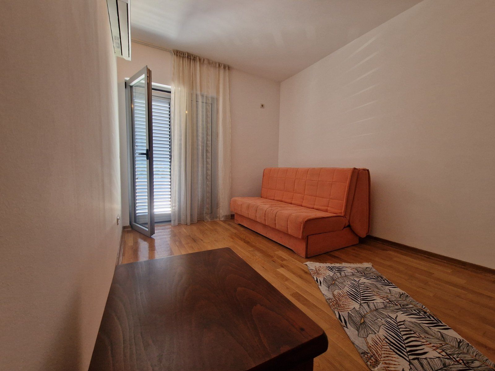 amforaproperty.com/Trosoban stan 120m2 u centru Budve (na duzi period)